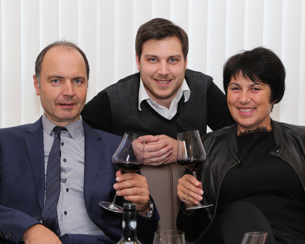 Winzer Paul Kerschbaum mit seiner Familie